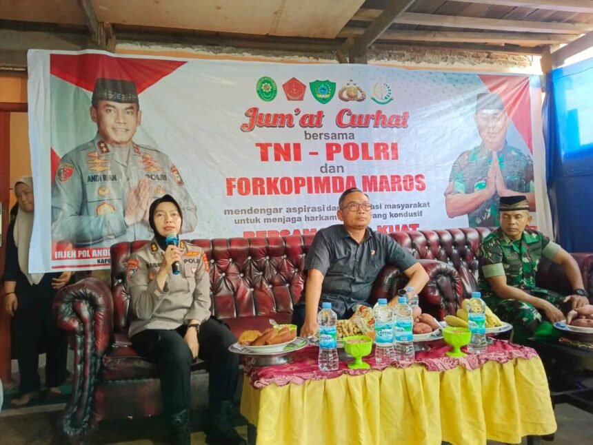 Pelayanan SIM keliling, ciri-ciri bandar narkoba, minuman tradisional jenis ballo' dan bendungan jebol dibahas dalam Jumat Curhat Polda Sulsel di Sambueja-Simbang Kecamatan Maros, (31/5/2024).
