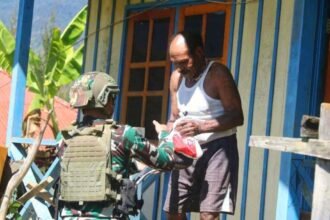 Bantuan sembako dan pakaian layak pakai di Kampung Kago Distrik Ilaga Kabupaten Puncak, Senin (03/05/2024).