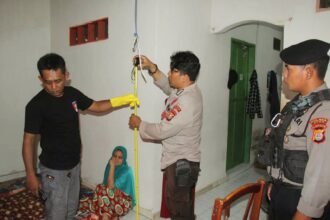 Polsek Somba Opu dan Unit Identifikasi Polres Gowa gelar olah TKP kasus gantung diri, (6/6/2024).
