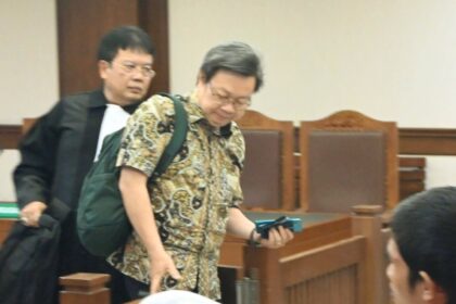 Terdakwa Rudy Dermawan Muliadi meninggalkan ruang sidang perkara pidana khusus No. 731/Pid.Sus/2023/ PN Jkt.Pst. (05/06/2024)