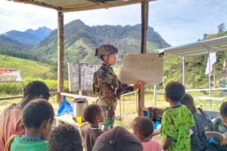 Kegiatan Satgas Yonif 323 Buaya Putih di Distrik Ilaga Utara, Papua, (8/6/2024).