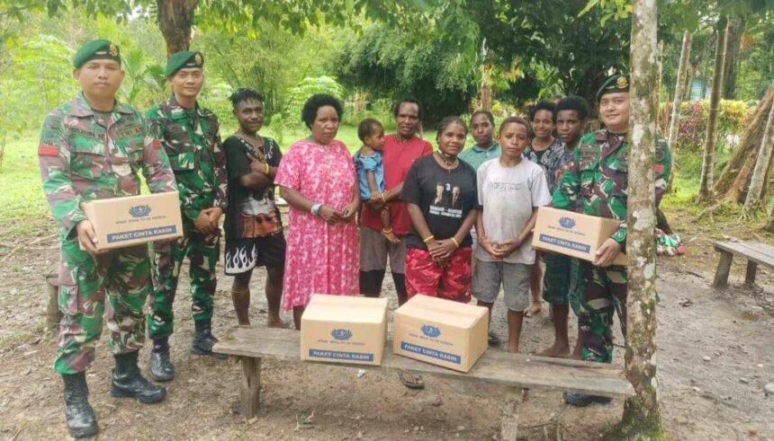 wujud cinta kasih Satgas Yonif 323/Buaya Putih kepada warga perbatasan Papua.