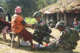 Aksi Sosial Prajurit Buaya Putih: Pakaian dan Yankes Keliling untuk Warga Honai