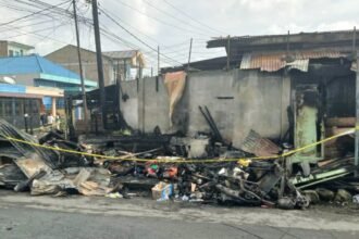 Peristiwa tragis terjadi di Kabupaten Karo, Sumatera Utara, pada Kamis dinihari (27/6/2024) sekitar pukul 04.00 WIB. Rumah seorang wartawan TRIBRATA TV, Sempurna Pasaribu (47), diduga dibakar oleh orang tak dikenal (OTK).