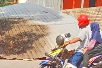 Tampak kios pedagang ayam di Moncongloe, Maros diduga akibat amukan massa terkait insiden meninggalnya seorang lansia, (28/6/2024).