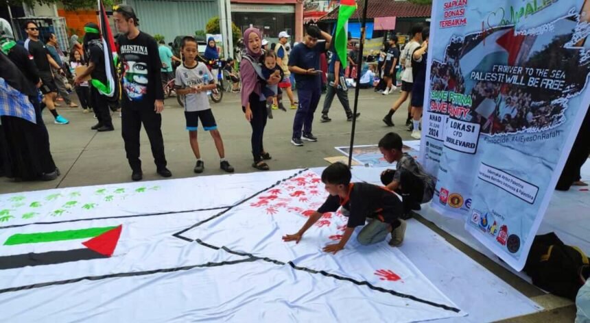 Aksi Bela Palestina di Car Free Day Makassar, (30/6/2024).