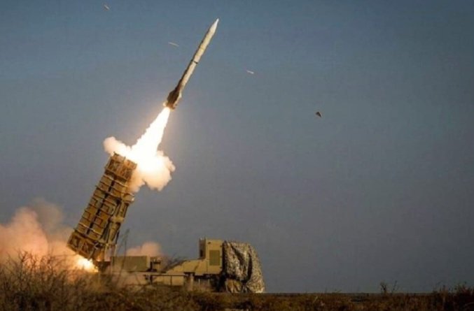 Hizbullah untuk pertama kalinya menembakkan rudal permukaan ke udara Sayyad 2 ke jet tempur Israel dan membahayakan seluruh armada F-16 Israel, Juni 2024. Rudal ini didasarkan pada American Standard Missile (SM-1). (mayadeen/ho/mediapesan.com)