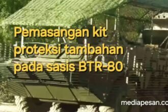 Pemasangan kit proteksi tambahan pada sasis BTR-80, Rabu (12/6/2024). (mw/ho/mediapesan.com)