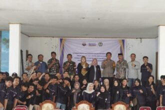 Mahasiswa Universitas Bosowa (Unibos) yang sedang melaksanakan Kuliah Kerja Nyata Tematik (KKN-T) di Kecamatan Bontonompo, Kabupaten Gowa, mengadakan kegiatan seminar dan bakti sosial pada Sabtu lalu, 29 Juni 2024.