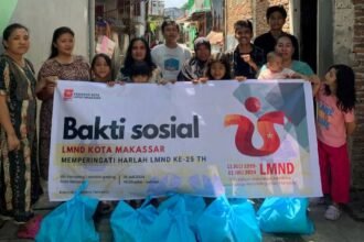 LMND Makassar menggelar bakti sosial di Pampang, Rabu (10/7/2024).