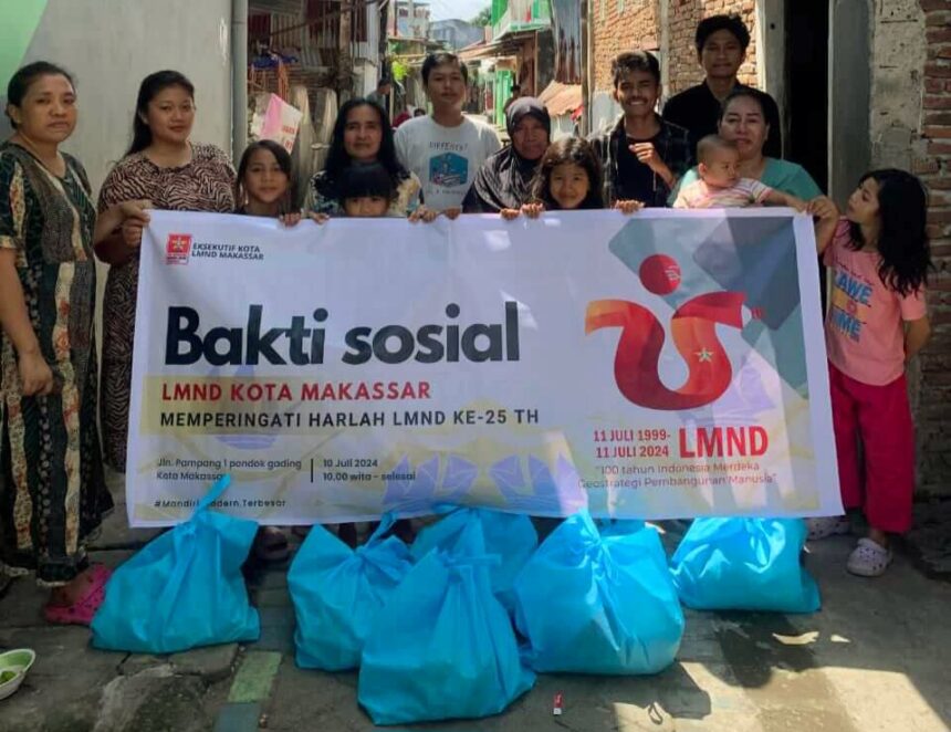 LMND Makassar menggelar bakti sosial di Pampang, Rabu (10/7/2024).