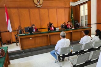 Pengadilan Negeri Makassar kelas 1A ketika Jaksa Penuntut Umum mengumumkan tuntutan pidana terhadap tiga terdakwa korupsi gaji honorer di Dinas Kesehatan Kabupaten Enrekang, (9/7/2024).