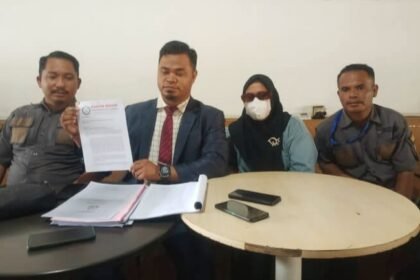 Ketua Tim Penasehat Hukum MF, Sya'ban Sartono, dalam konferensi pers yang digelar di sebuah kafe di Jalan Sultan Alauddin, Makassar, Kamis (11/7/2024).