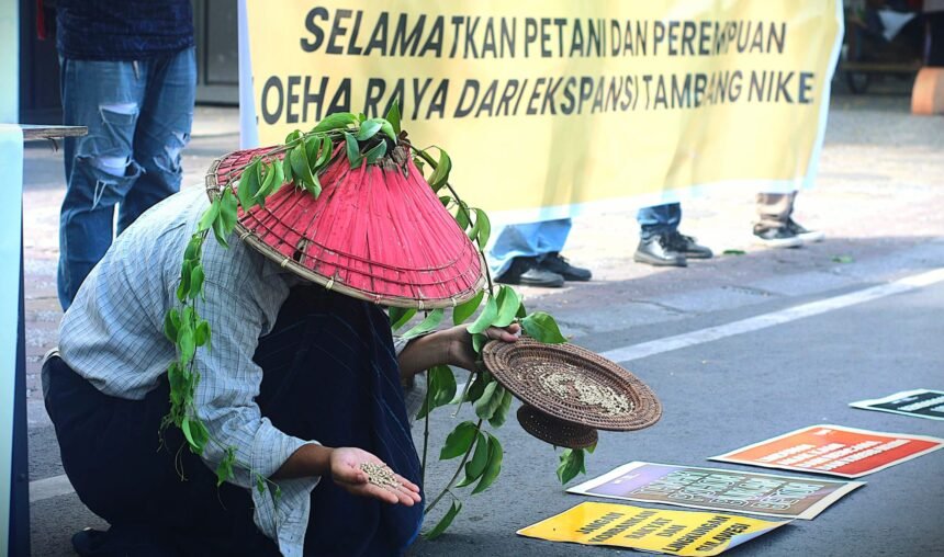 Aksi WALHI Sulsel di Depan Kantor PT Vale Indonesia: Tuntut moratorium dan hentikan eksplorasi nikel di Blok Tanamalia