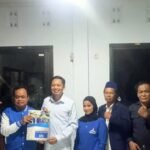 Foto penyerahan rekomendasi Partai dari DPP yang diserahkan oleh pengurus DPC partai Demokrat kabupaten Enrekang di Idiologi coffe