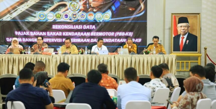 Rapat strategis PBBKB untuk tingkatkan pendapatan daerah di Ruang Rapat Gedung F, Kantor Pusat Kemendagri, Jakarta, Selasa (2/7/2024).