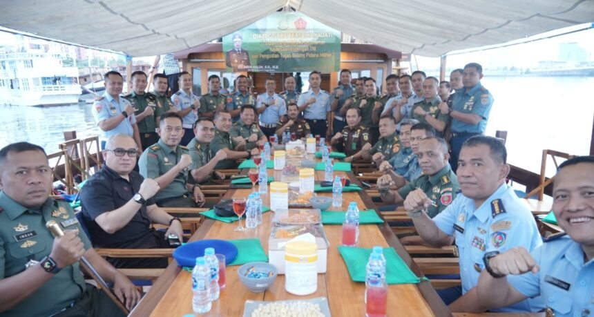 Kejati Sulsel dan TNI bahas koordinasi bidang pidana militer di atas kapal Phinisi, (2/7/2024).