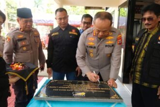 Kapolrestabes Makassar resmikan Sekretariat FKPM sektor Manggala, Jumat (2/8/2024).