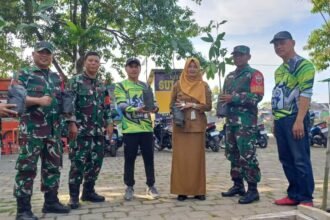 Danramil Panakkukang-Manggala mengajak warga jaga lingkungan bersama, Senin (5/8/2024).