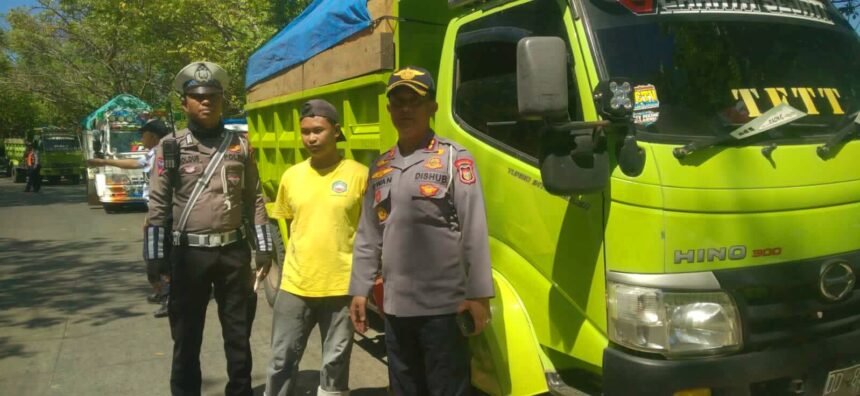 Dishub Makassar menggelar operasi penegakan Perwali 94/2013, (7/8/2024).