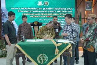 Wakil Kepala Kejaksaan Tinggi (Wakajati) Sulawesi Selatan, Dr. Teuku Rahman, S.H., M.H., memimpin kegiatan Entry Meeting sekaligus menandatangani Pakta Integritas Pengamanan Pembangunan Strategis bersama sejumlah instansi penting di Provinsi Sulawesi Selatan.
