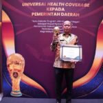 Pemerintah Daerah Kabupaten Enrekang menerima penghargaan bergengsi Universal Health Coverage (UHC) yang diberikan langsung oleh Wakil Presiden Republik Indonesia, KH. Ma'ruf Amin, pada Kamis, 8 Agustus 2024.