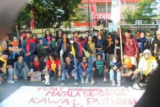 Puluhan mahasiswa Mapala Sulsel menggelar aksi, (23/8/2024).