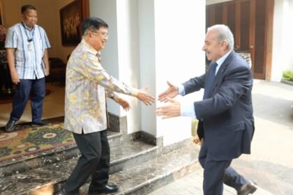 Kunjungan mantan Perdana Menteri Palestina, Mohammed Shtayyeh, di kediaman Jusuf Kalla di Jalan Brawijaya Raya, Jakarta Selatan, pada Senin (26/8/2024).