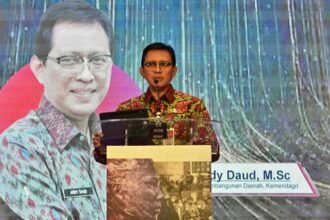 Restuardy Daud menekankan pentingnya komitmen kuat dari pemerintah daerah untuk mempercepat penyusunan peraturan yang mendukung penguatan keamanan siber.