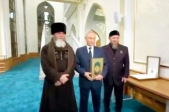 Presiden Putin dan kitab suci Alquran di Chechnya, (22/8/2024). (megatron/ho/mediapesan)