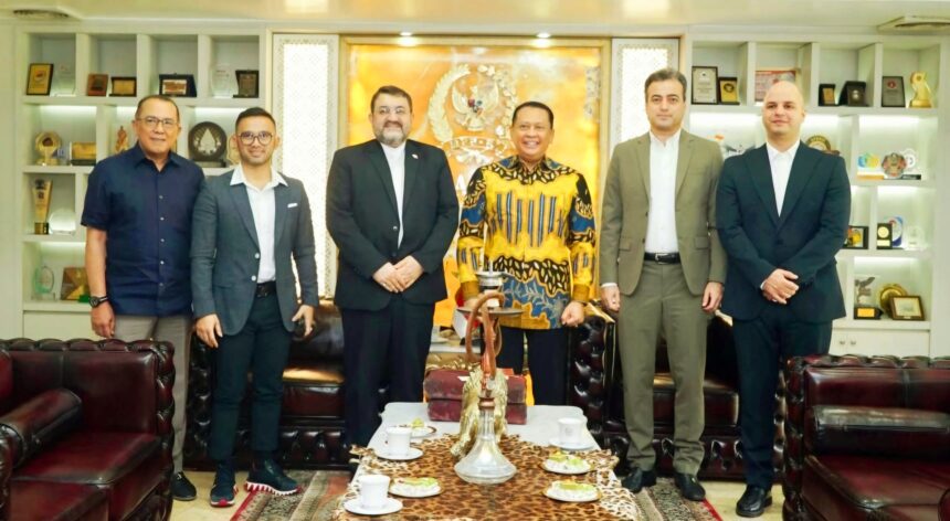 Pertemuan Duta Besar Iran untuk Indonesia, H.E. Mr. Mohammad Boroujerdi dengan Ketua MPR RI ke-16, Bambang Soesatyo, terkait Proses Hukum Kapal MT ARMAN 114, Kamis (29/8/2024).