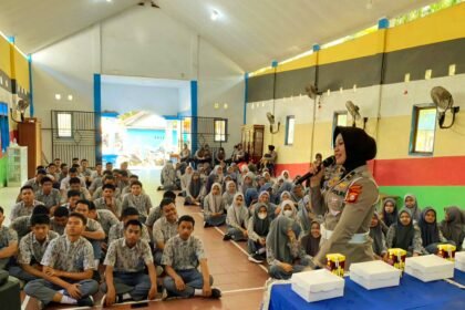 Kegiatan edukatif bertajuk “Polwan Goes To School” di SMU Negeri 3 Takalar pada Kamis, 29 Agustus 2024.