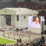 Paus Fransiskus di hadapan 86.000 umat yang memadati Stadion Utama Gelora Bung Karno dan Stadion Madya, Kamis (5/9/2024).