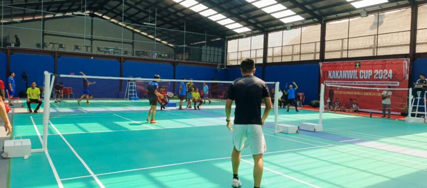 Pertandingan Badminton Kakanwil Cup 2024 yang berlangsung di GOR Lapas Kelas I Tangerang pada Jumat dan Sabtu (13-14/9/2024).