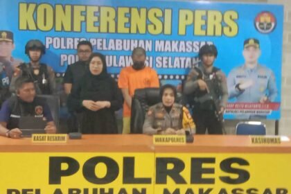 Konferensi Pers di Kantor Polres Pelabuhan Makassar, (27/8/2024).