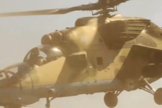 Helikopter Mi-35 Rusia luncurkan serangan di perbatasan Kursk, (3/9/2024).