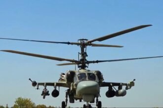 Serangan udara helikopter Ka-52 tentara Rusia hancurkan kendaraan lapis baja Ukraina di wilayah perbatasan Kursk, (30/9/2024).