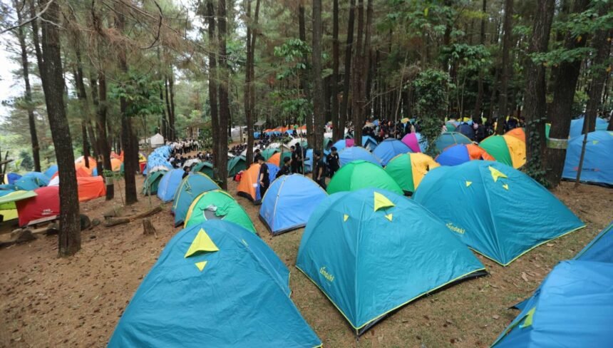 Suasana English Camp Poltekpar Makassar yang mengangkat tema “Exploring Curiosity, Creativity and Courage Through English Camp” di Bissoloro, Rita Malompoa, Kabupaten Gowa, 5-6 Oktober 2024.