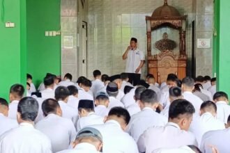 Madrasah Aliyah Negeri (MAN) 1 Kota Makassar kembali menggelar program rutin Sholat Dhuha, Zikir, dan Literasi Al-Qur'an pada Selasa, 8 Oktober 2024.