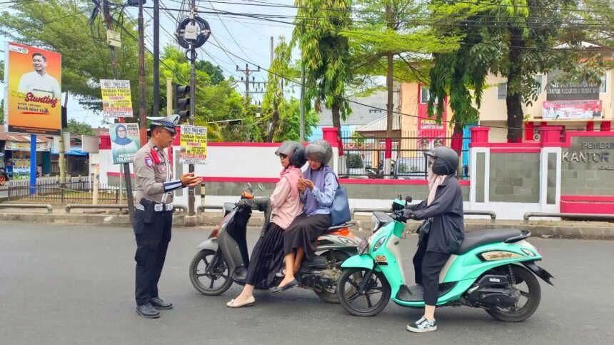 Satlantas Polres Gowa menggelar sosialisasi tertib lalu lintas, Senin (14/10/2024). 