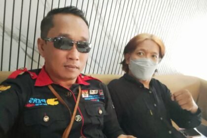 Konferensi pers terkait enam laporan polisi mandul di Kantor Advokad Peradi Bersatu Jalan Bawakaraeng Kota Makassar, Selasa (15/10/2024).