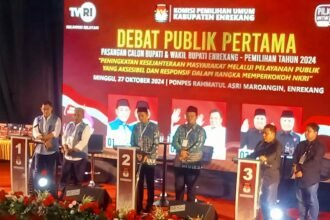 Debat perdana calon bupati dan wakil bupati Enrekang di gedung serbaguna Pondok Pesantren Rahmatul Asri, Kecamatan Maiwa, Minggu (27/10/2024).