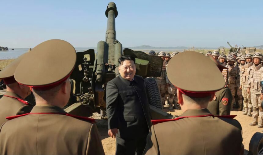 Kim Jong Un pimpin langsung latihan menembak taruna artileri, (6/10/2024). (kcna/ho)