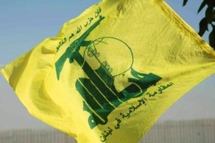 Bendera Hizbullah berkibar. (tasnim/ho)