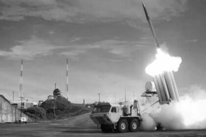 Sistem dan pasukan anti rudal Terminal High Altitude Area Defense (THAAD) diluncurkan, dalam foto selebaran yang tidak bertanggal ini dari Badan Pertahanan Rudal AS. (rts/ho/mediapesan)