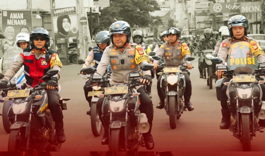 Polres Pelabuhan Makassar dan TNI menggelar patroli besar, (19/10/2024).