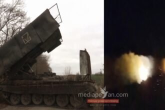 Sistem penyembur api berat TOS-1A "Solntsepyok" dari kelompok pasukan "Vostok" Rusia menembakkan salvo roket 220 mm ke arah Donetsk, November 2024. (minoborony/ho/mp)