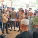 Massa Libas geruduk Kantor Bupati Enrekang, Jalan Jenderal Sudirman, Pinang, Kelurahan Leoran, Kecamatan Enrekang, (5/11/2024).