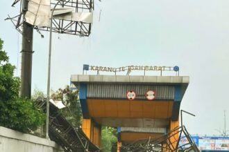 Billboard roboh, akses tol Karang Tengah Barat 1 ditutup sementara. (Sumber: IG @infogreenlakecity)