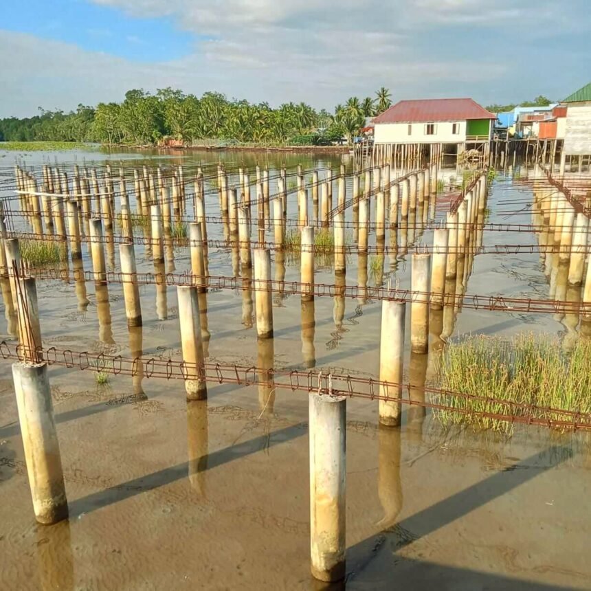 Lapangan bola Desa Kaki Air yang tidak selesai di bangun dengan DD tahun 2021.